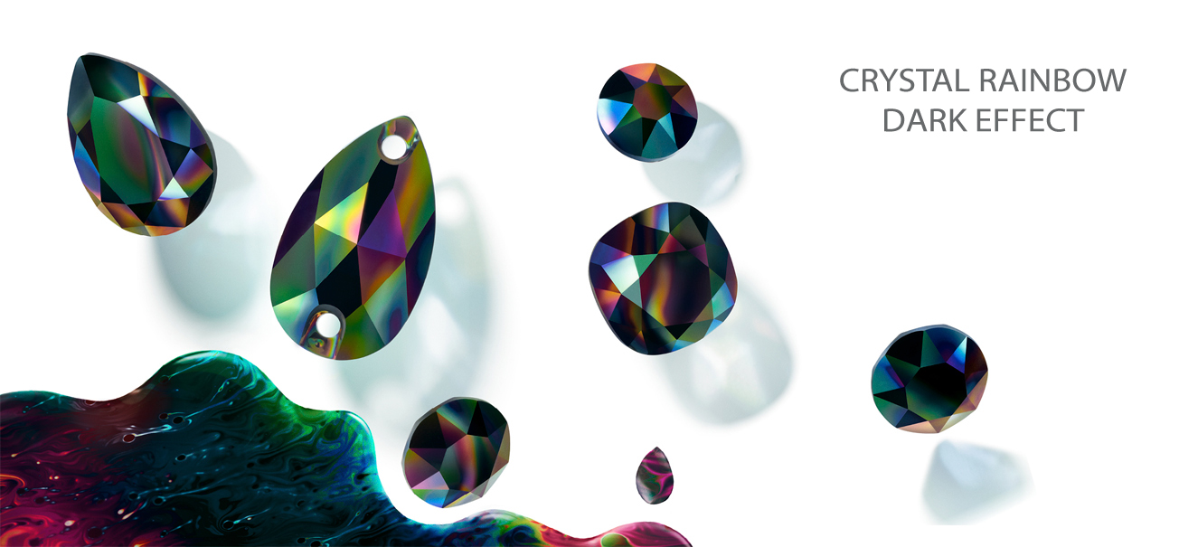 <p>Al entrar en una &eacute;poca de monumentales cambios en la forma en que los consumidores se definen a s&iacute; mismos, un joven, m&aacute;s irreverente en actitud se est&aacute; incorporando, m&aacute;s moderno, nervioso y lleno glamour. Las viejas reglas est&aacute;n siendo expulsadas, los estereotipos est&aacute;n muertos, el g&eacute;nero y los roles ya no est&aacute;n definidos y los dise&ntilde;os hablan s&oacute;lo de la belleza.</p>
<p>&nbsp;</p>
<h2>CRYSTAL SHINY LACQUERPRO EFFECTS</h2>