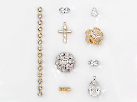 Cristales sobre en cajas de metal sueltos o en cadenas